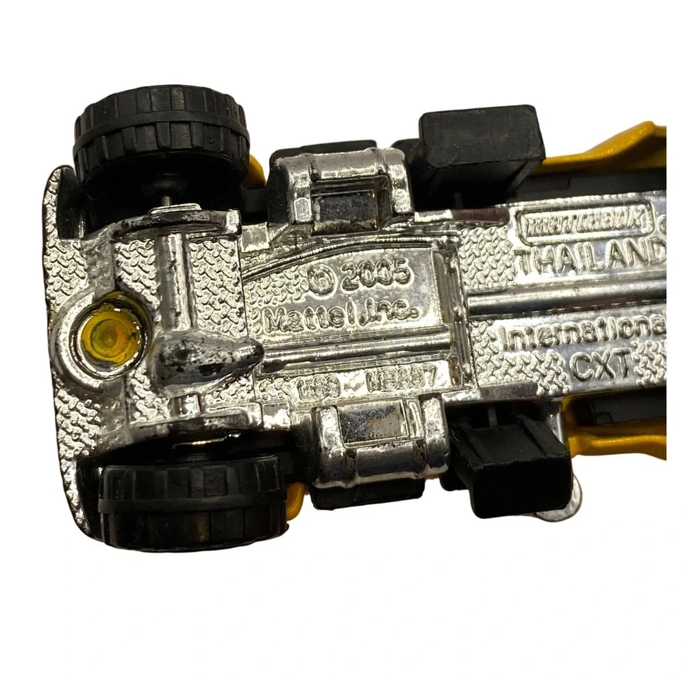 Matchbox 2005 International CXT Pickup Truck Yellow Diecast Toy Car Mattel‎